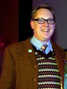 How tall is Vic Reeves?